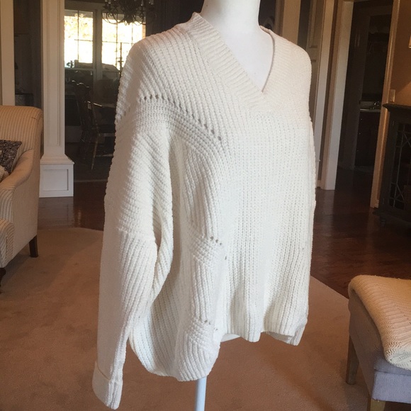 Sioni Pointelle V-Neck Sweater in Ivory - Picture 3 of 16